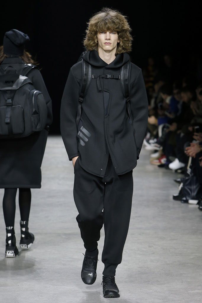 Y-3 2025巴黎时装周秋冬男装秀
