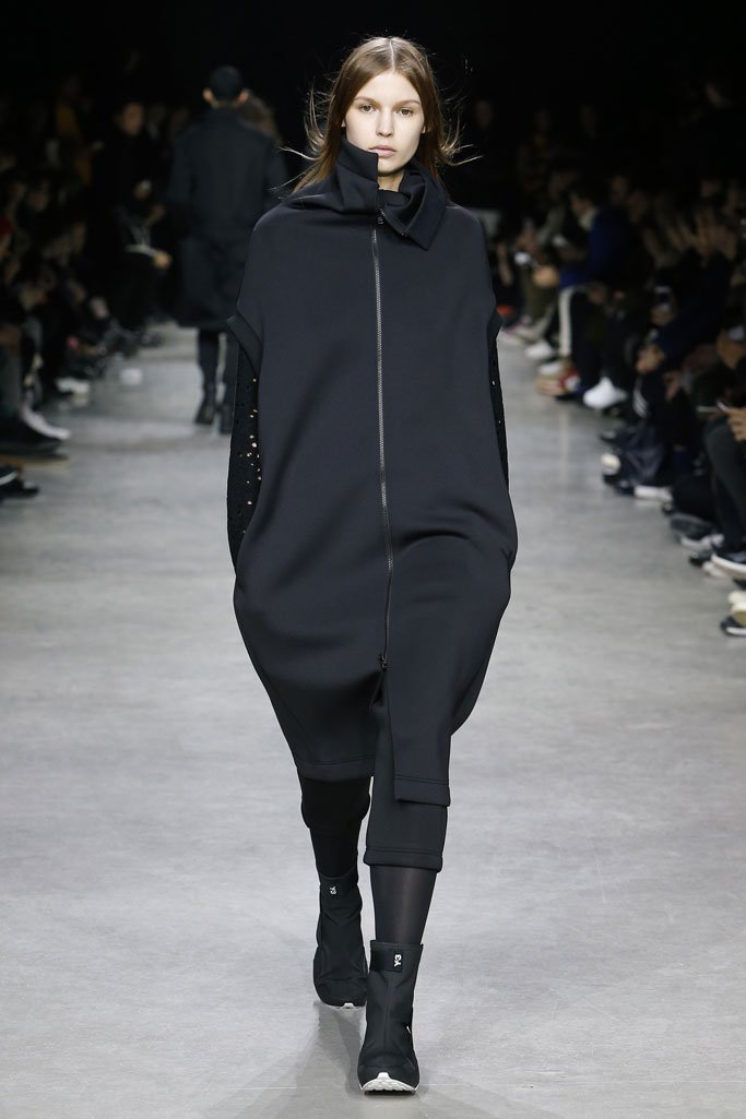 Y-3 2025巴黎时装周秋冬男装秀