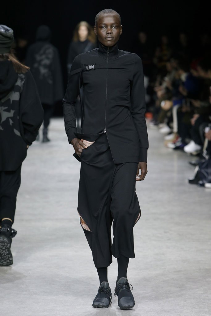 Y-3 2025巴黎时装周秋冬男装秀