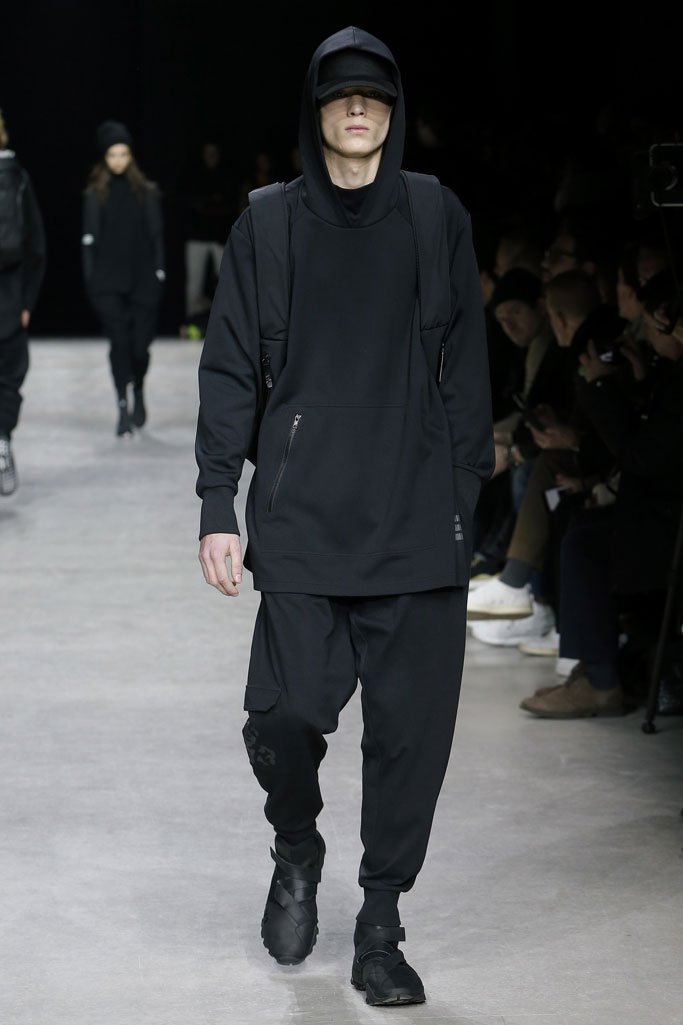 Y-3 2025巴黎时装周秋冬男装秀