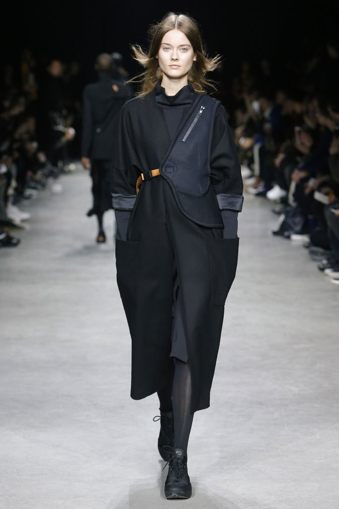 Y-3 2025巴黎时装周秋冬男装秀