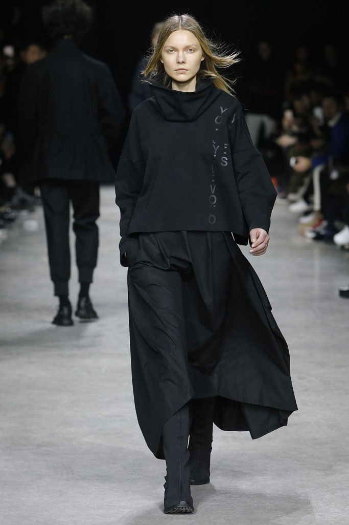 Y-3 2025巴黎时装周秋冬男装秀