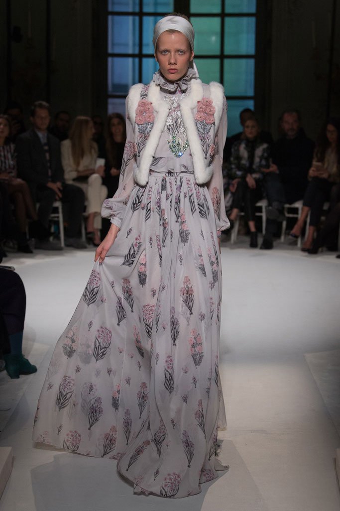 Giambattista Valli 2025巴黎时装周春夏时装秀