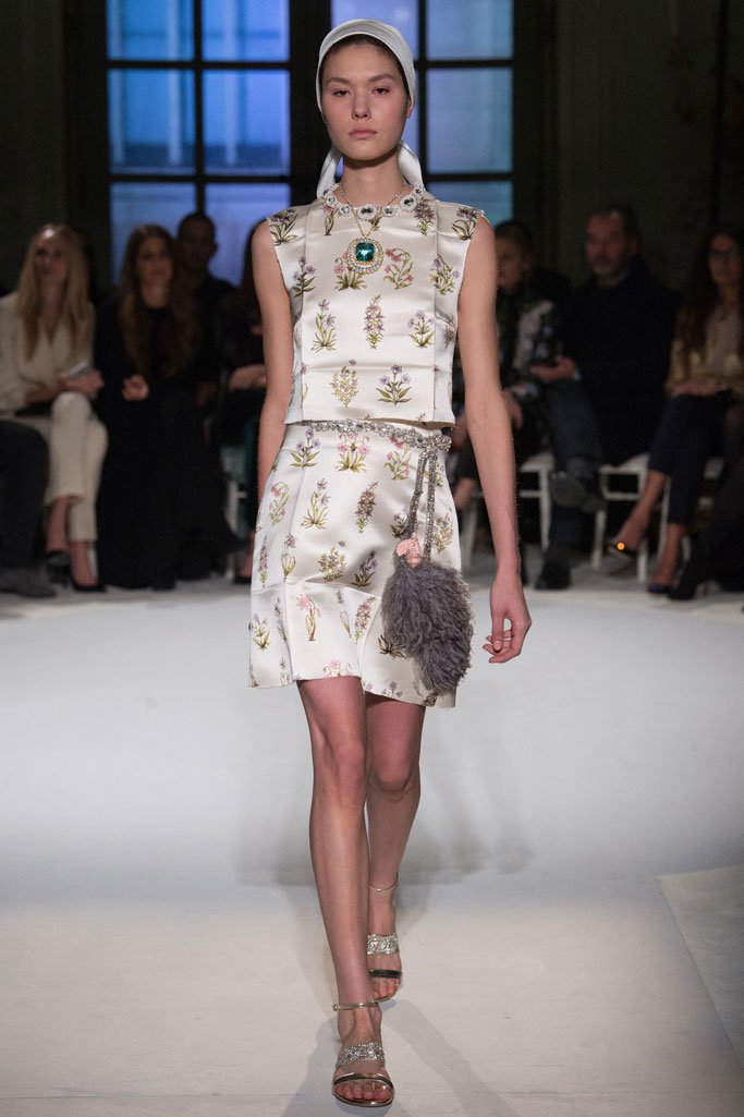 Giambattista Valli 2025巴黎时装周春夏时装秀