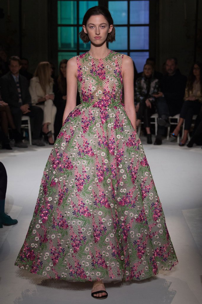 Giambattista Valli 2025巴黎时装周春夏时装秀