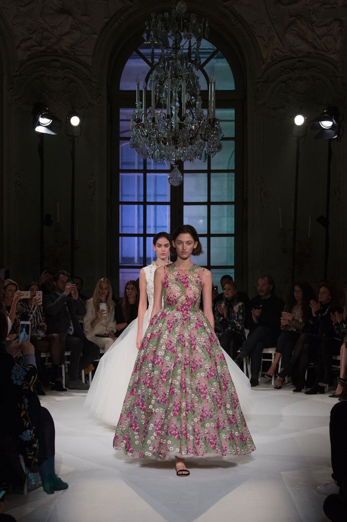 Giambattista Valli 2025巴黎时装周春夏时装秀