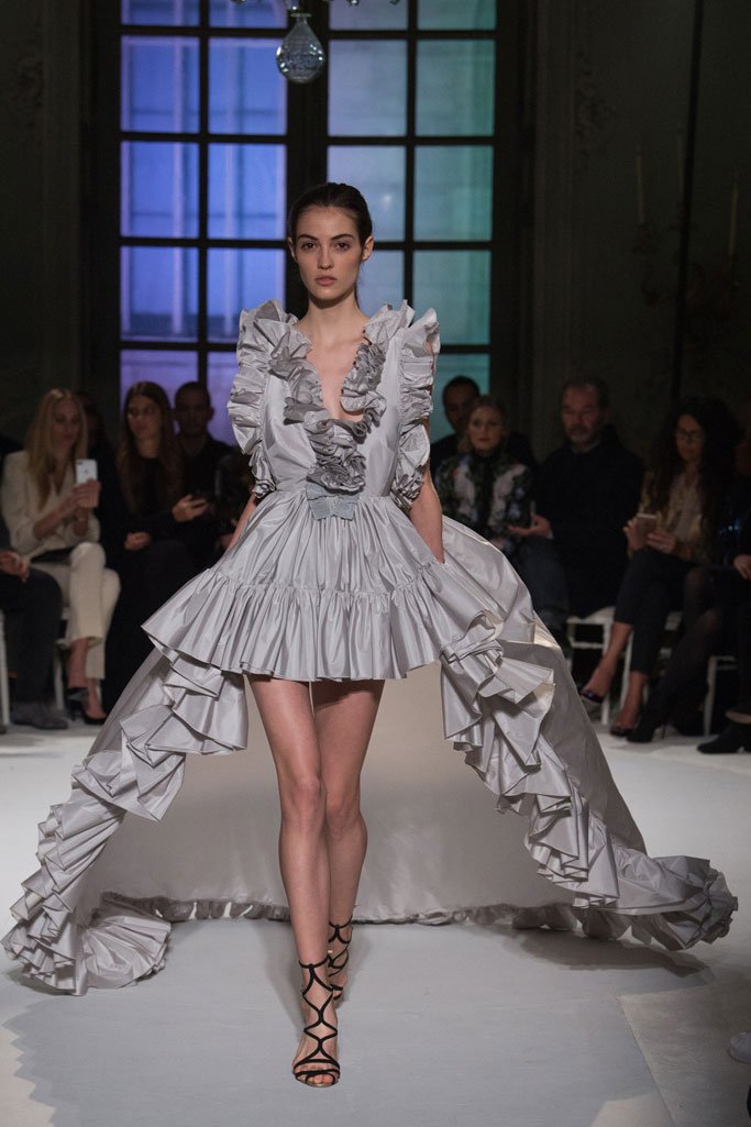 Giambattista Valli 2025巴黎时装周春夏时装秀