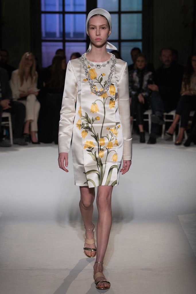 Giambattista Valli 2025巴黎时装周春夏时装秀