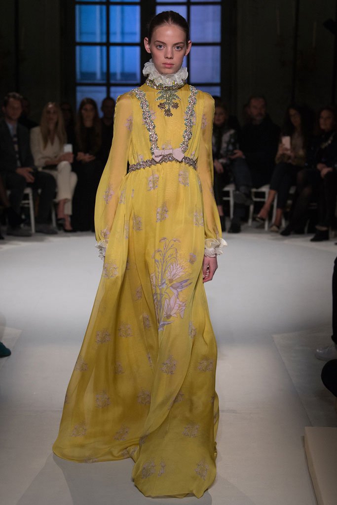 Giambattista Valli 2025巴黎时装周春夏时装秀