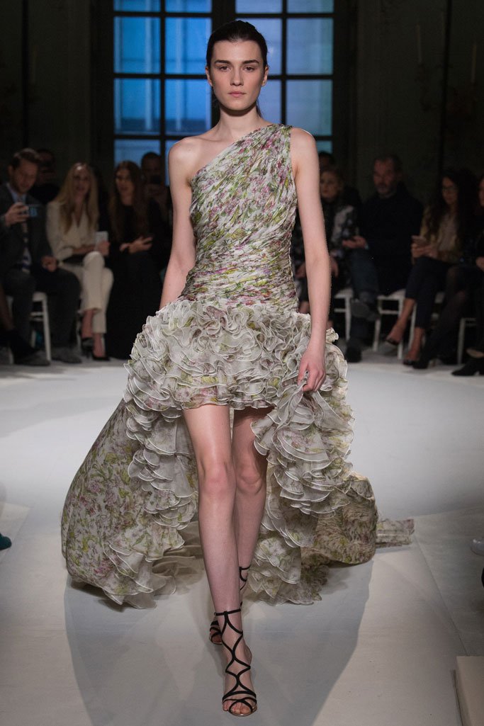 Giambattista Valli 2025巴黎时装周春夏时装秀