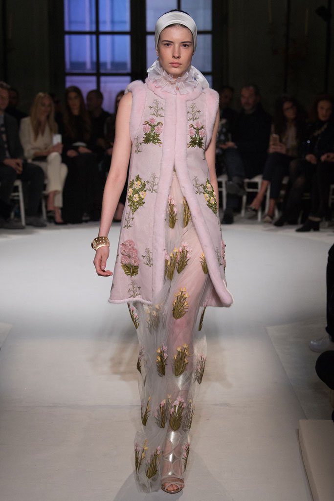 Giambattista Valli 2025巴黎时装周春夏时装秀