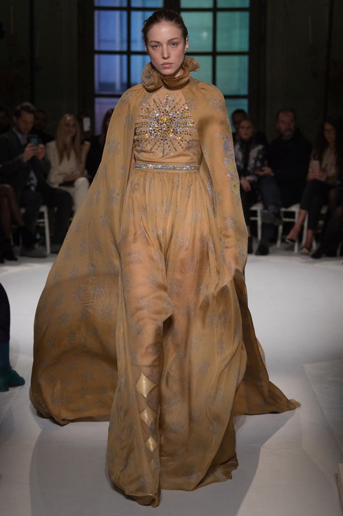 Giambattista Valli 2025巴黎时装周春夏时装秀