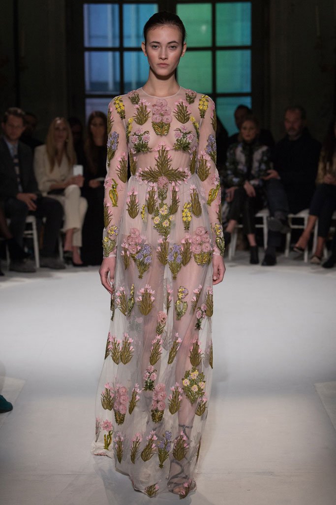 Giambattista Valli 2025巴黎时装周春夏时装秀