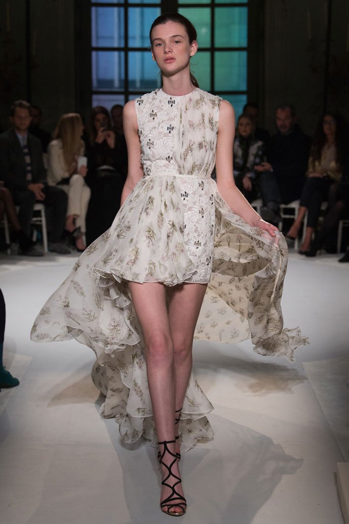 Giambattista Valli 2025巴黎时装周春夏时装秀