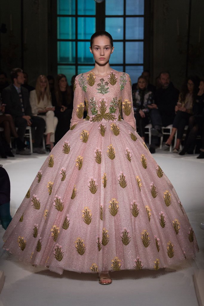 Giambattista Valli 2025巴黎时装周春夏时装秀