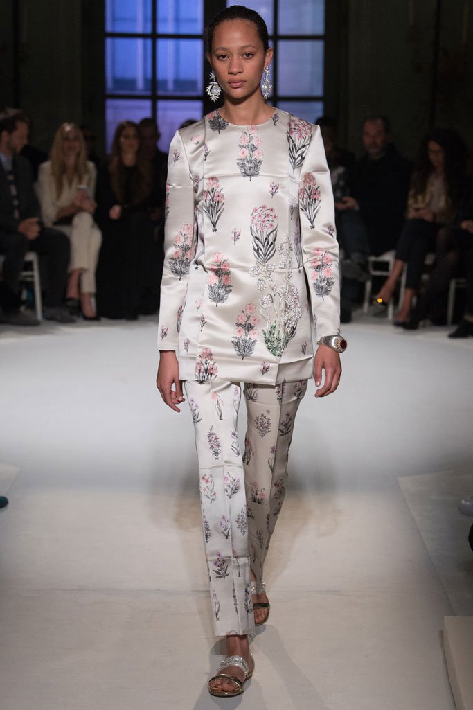 Giambattista Valli 2025巴黎时装周春夏时装秀