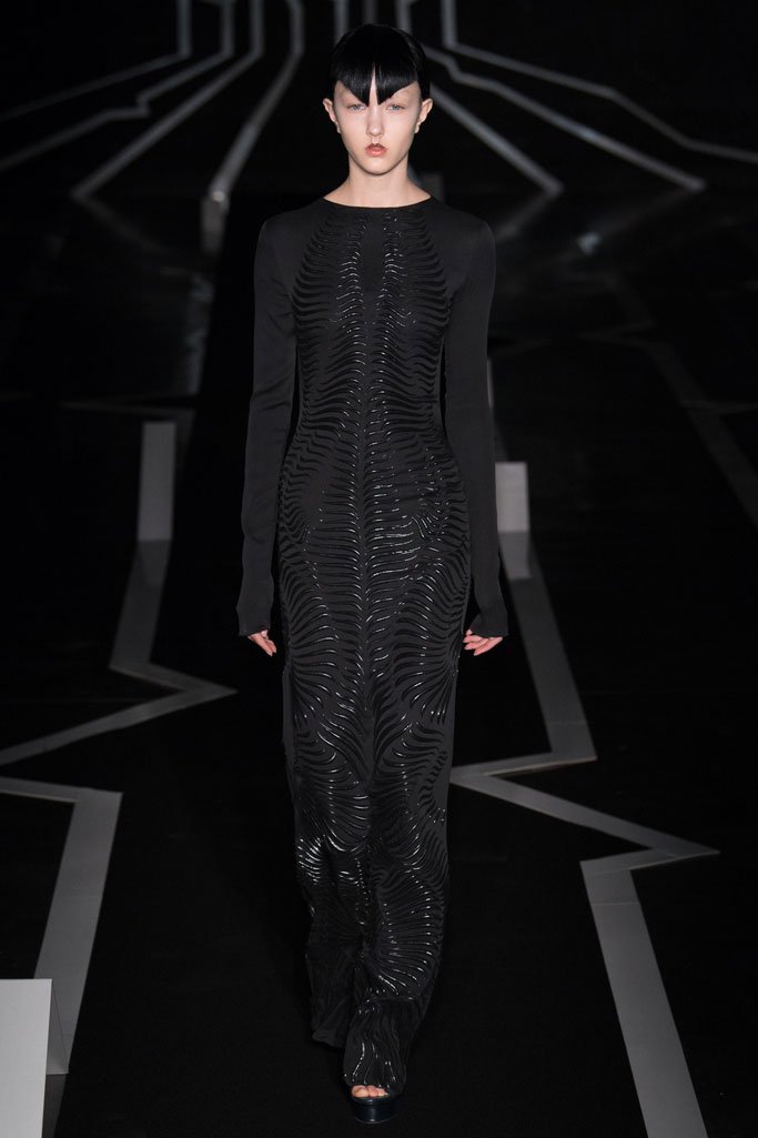 Iris van Herpen 2025巴黎时装周春夏时装秀