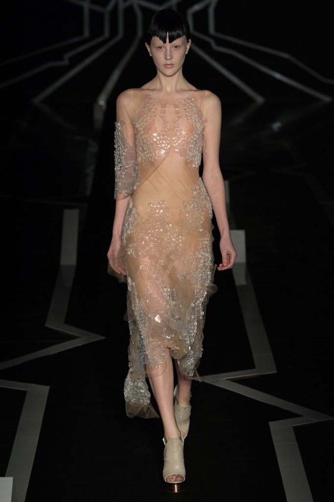 Iris van Herpen 2025巴黎时装周春夏时装秀