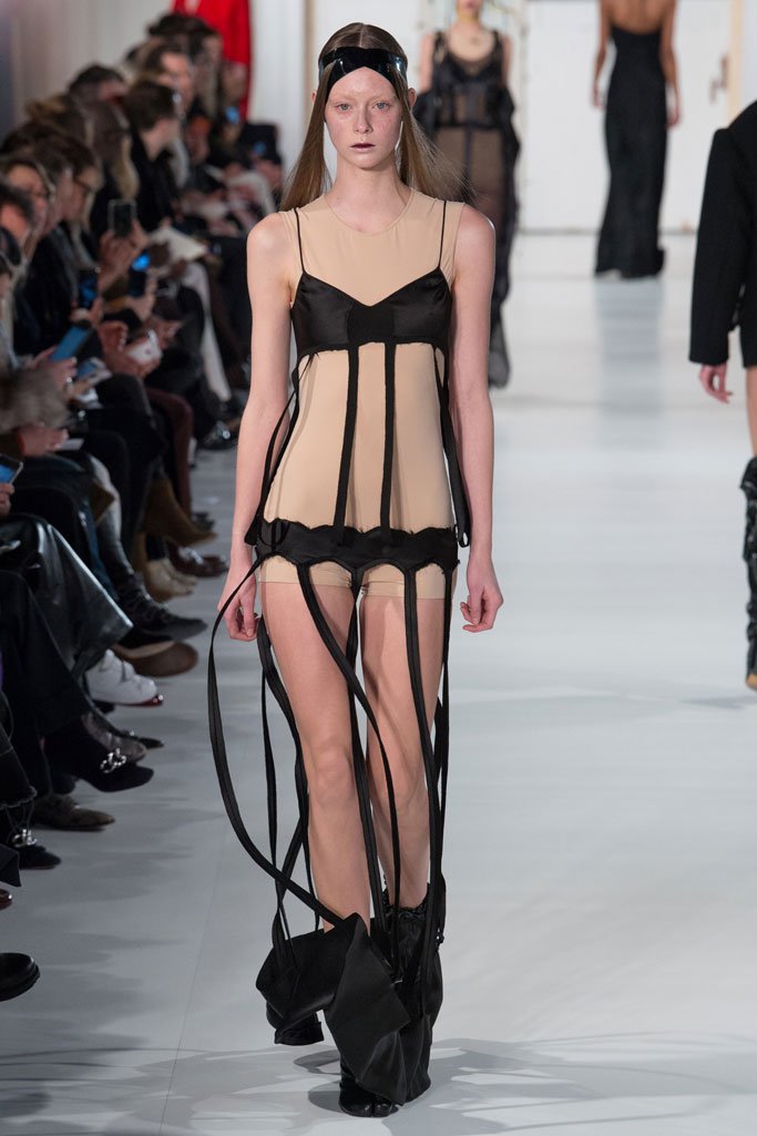 Maison Margiela 2025巴黎时装发布会春夏时装秀