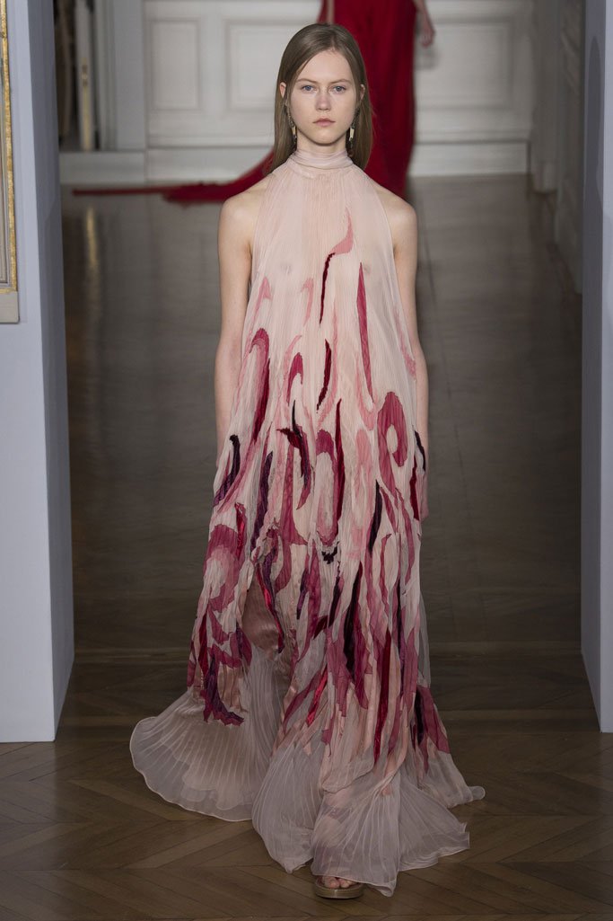 Valentino（华伦天奴）2025巴黎时装周春夏高级定制时装秀