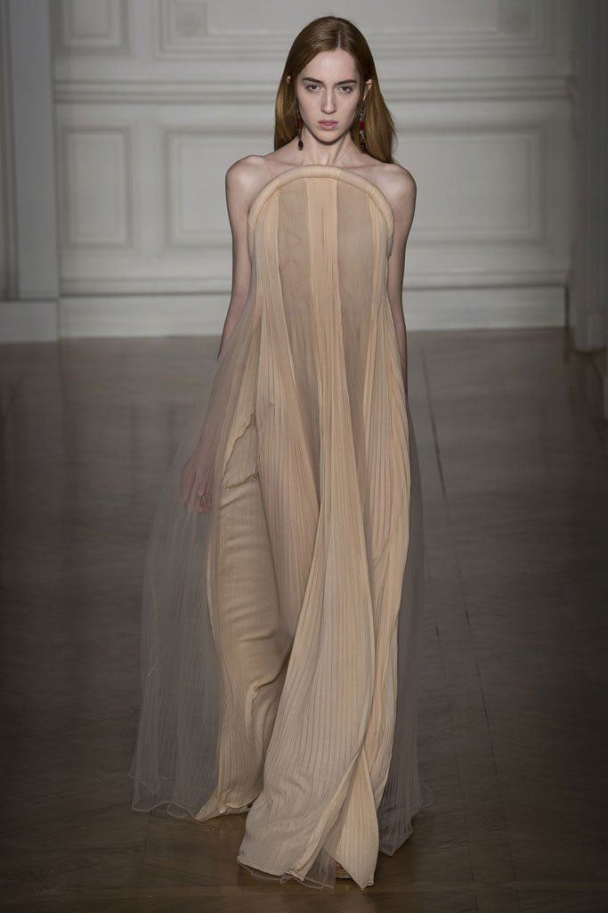 Valentino（华伦天奴）2025巴黎时装周春夏高级定制时装秀