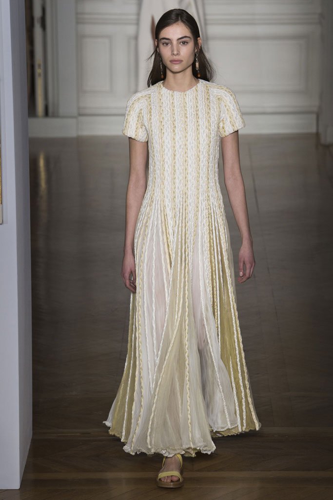 Valentino（华伦天奴）2025巴黎时装周春夏高级定制时装秀