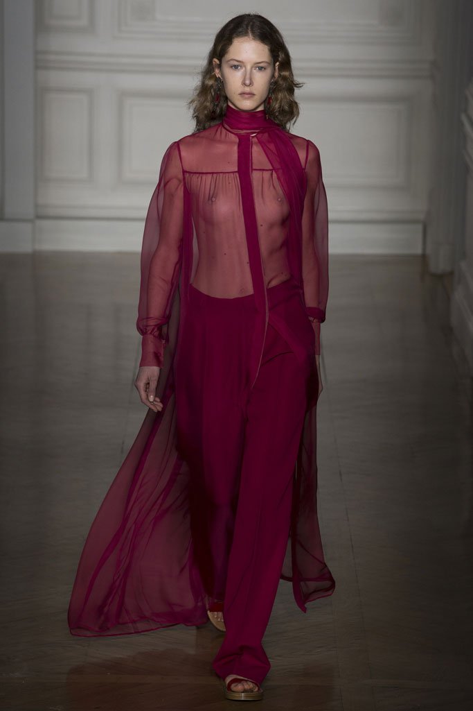 Valentino（华伦天奴）2025巴黎时装周春夏高级定制时装秀