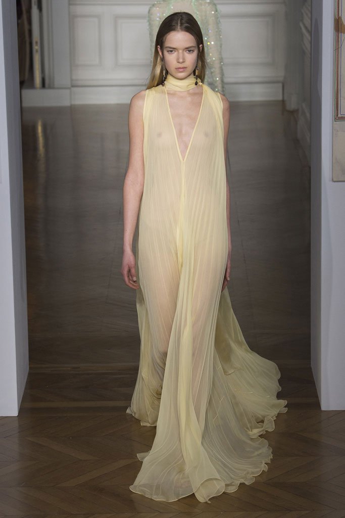 Valentino（华伦天奴）2025巴黎时装周春夏高级定制时装秀