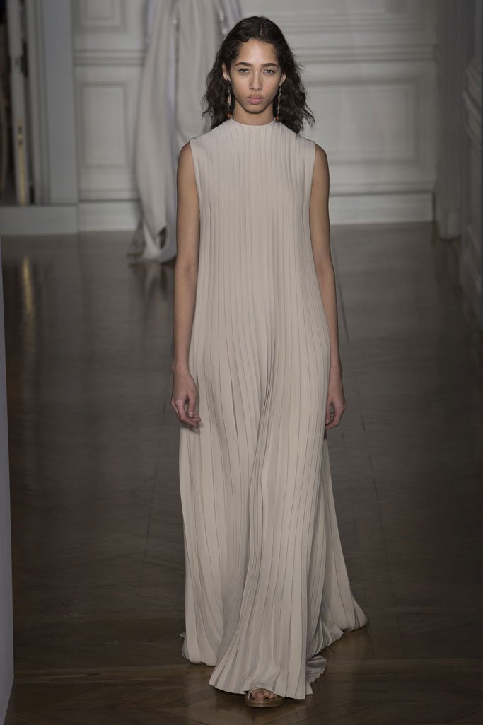 Valentino（华伦天奴）2025巴黎时装周春夏高级定制时装秀