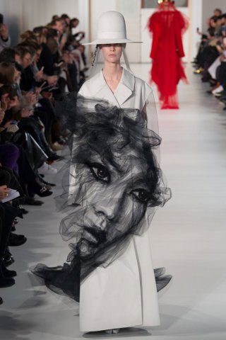 Maison Margiela 2025巴黎时装发布会春夏时装秀