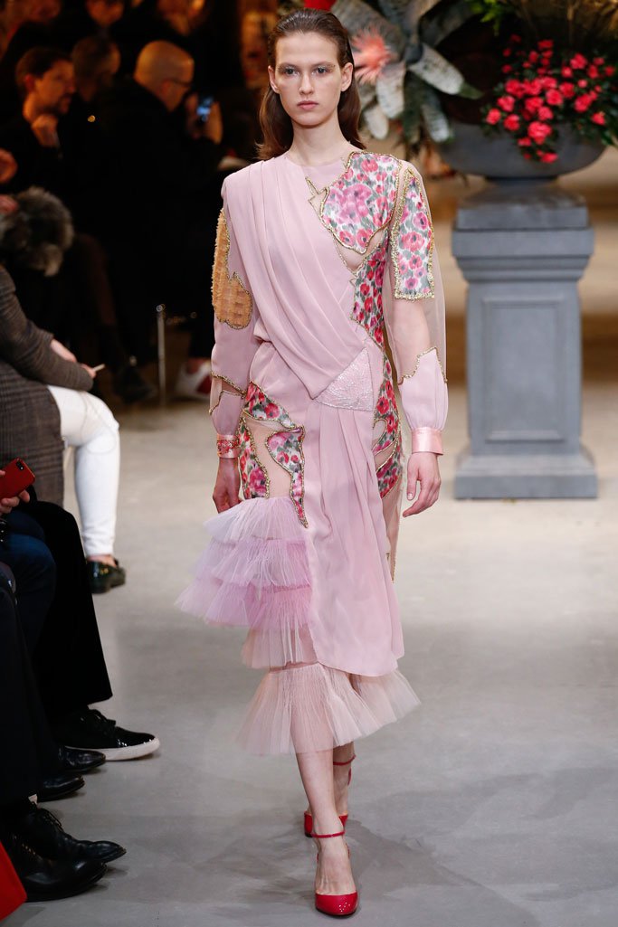 Viktor & Rolf（维果罗夫）2025巴黎时装周春夏时装秀