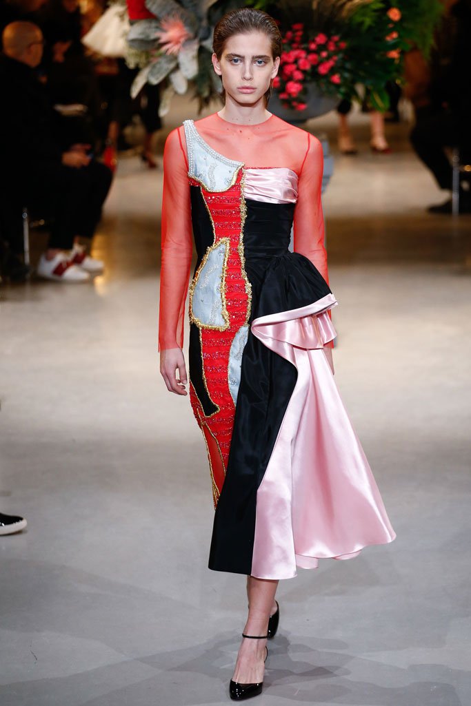 Viktor & Rolf（维果罗夫）2025巴黎时装周春夏时装秀