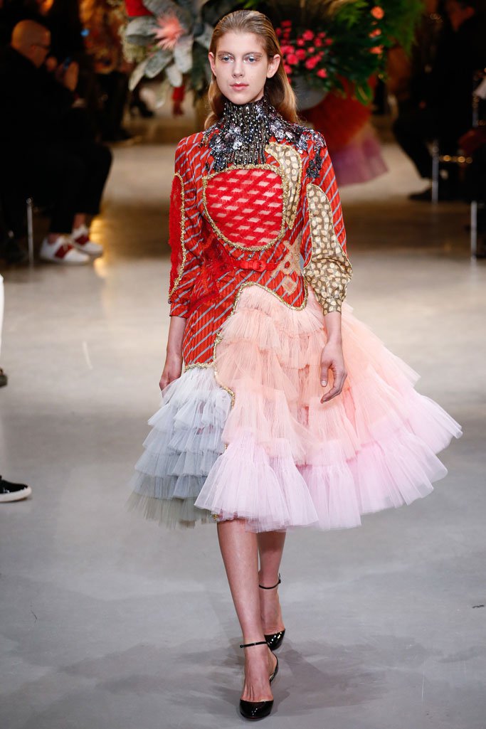 Viktor & Rolf（维果罗夫）2025巴黎时装周春夏时装秀