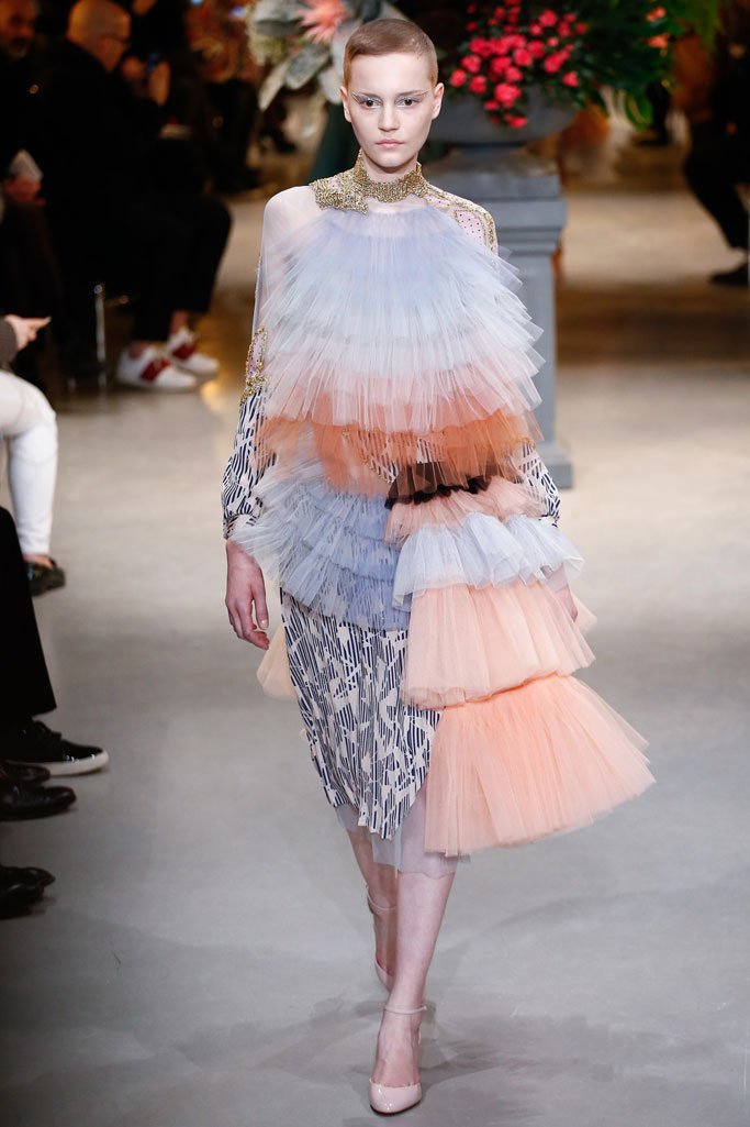 Viktor & Rolf（维果罗夫）2025巴黎时装周春夏时装秀