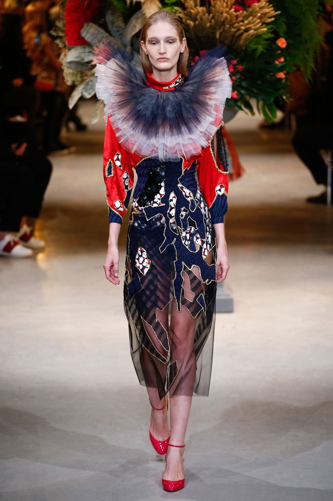 Viktor & Rolf（维果罗夫）2025巴黎时装周春夏时装秀