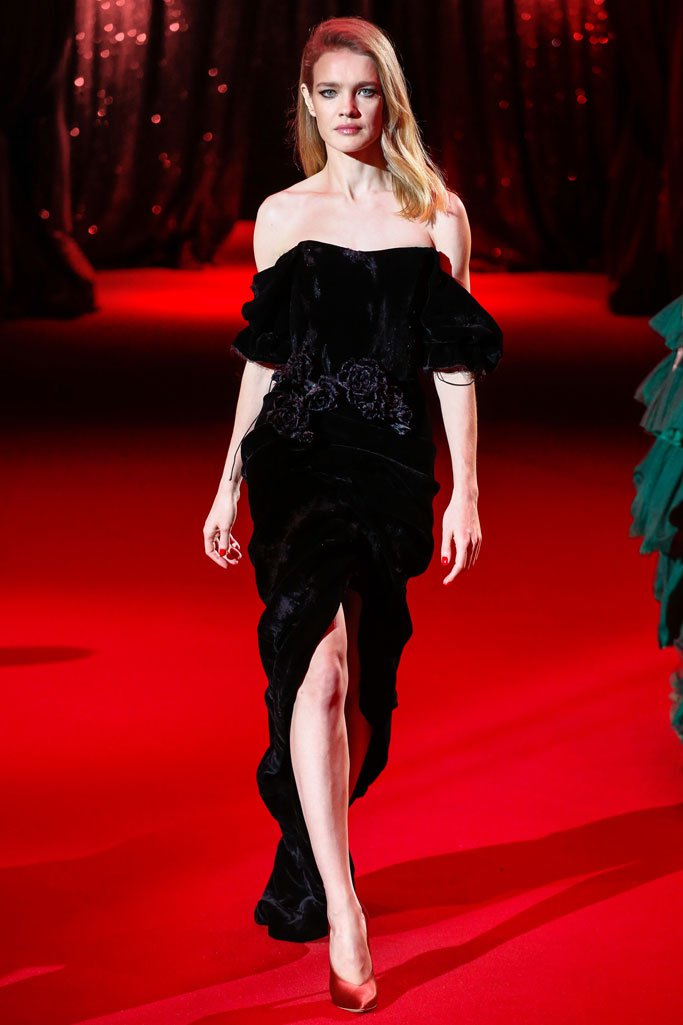 Ulyana Sergeenko 2025巴黎春夏高级定制时装秀