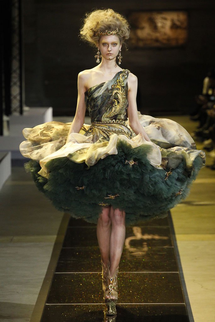 Guo Pei（郭培）2025巴黎时装周春夏高级定制时装秀