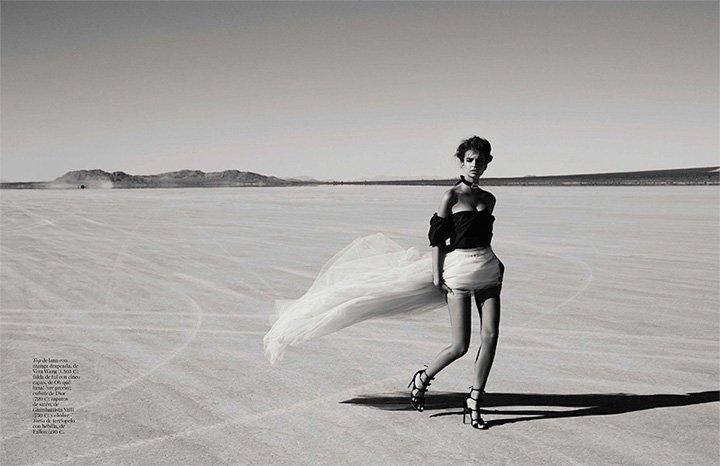 女星Emily Ratajkowski演绎《Vogue》杂志西班牙版