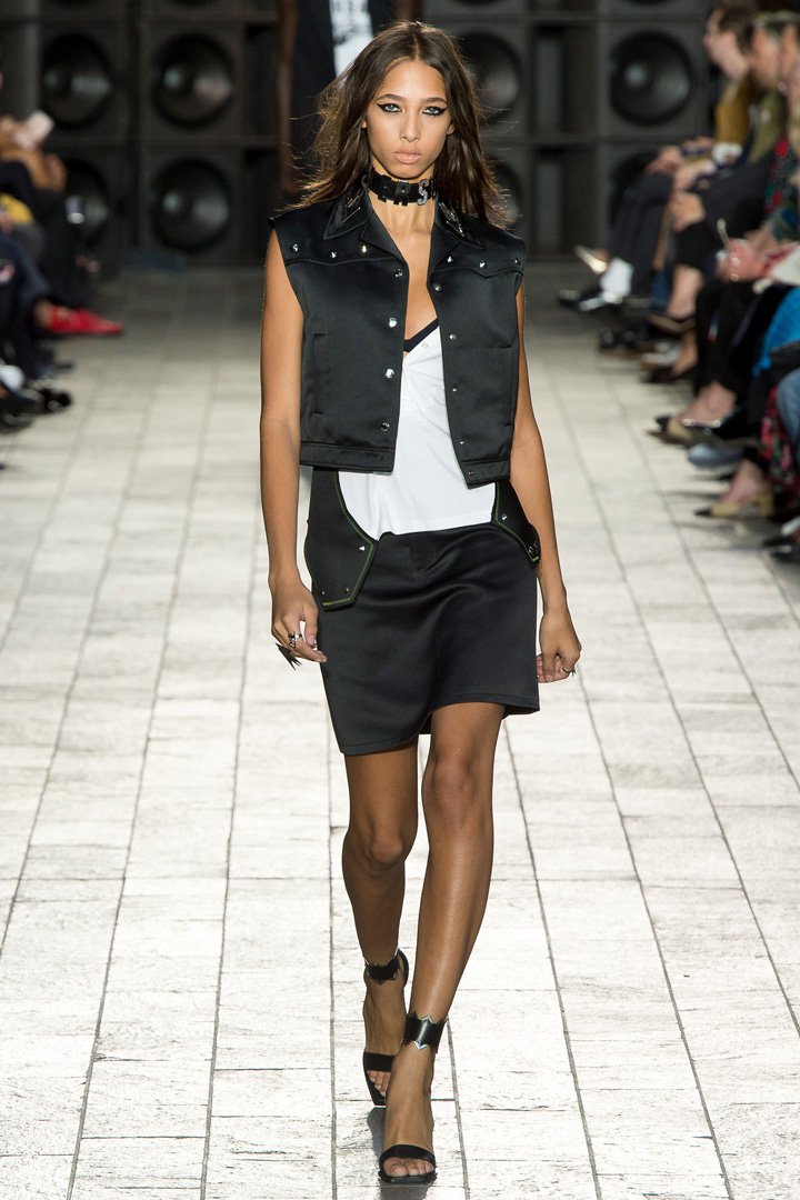 Versus Versace（范瑟丝）2025伦敦时装周时装秀