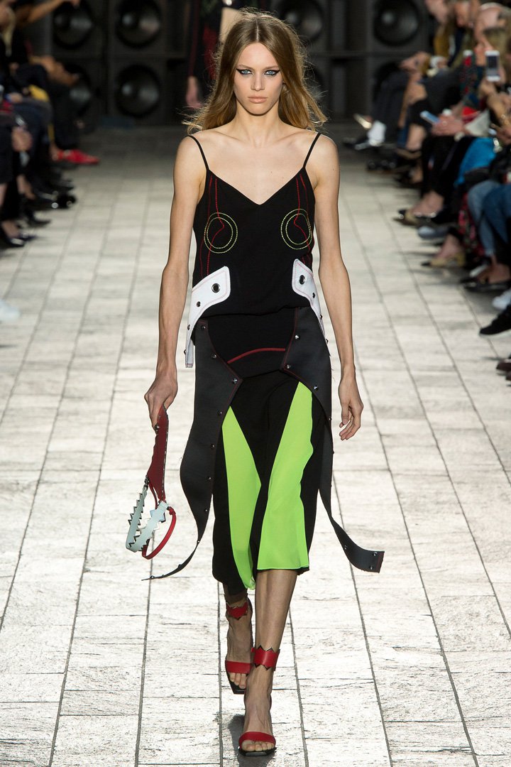 Versus Versace（范瑟丝）2025伦敦时装周时装秀