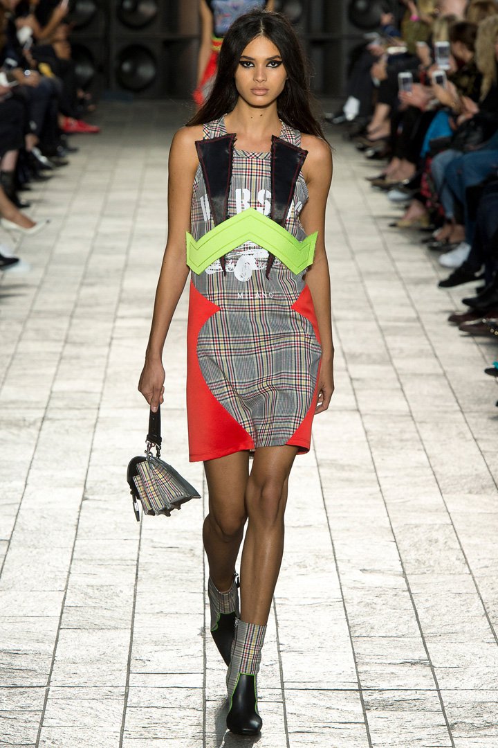 Versus Versace（范瑟丝）2025伦敦时装周时装秀