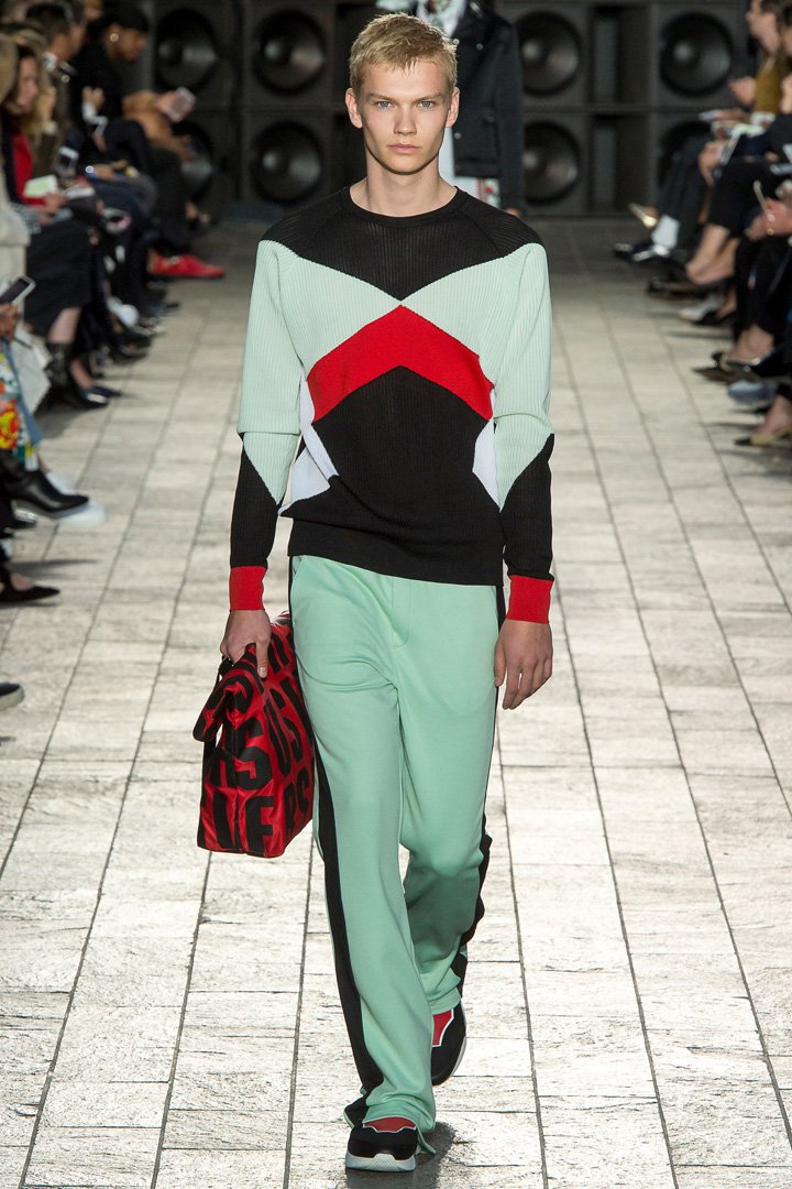 Versus Versace（范瑟丝）2025伦敦时装周时装秀