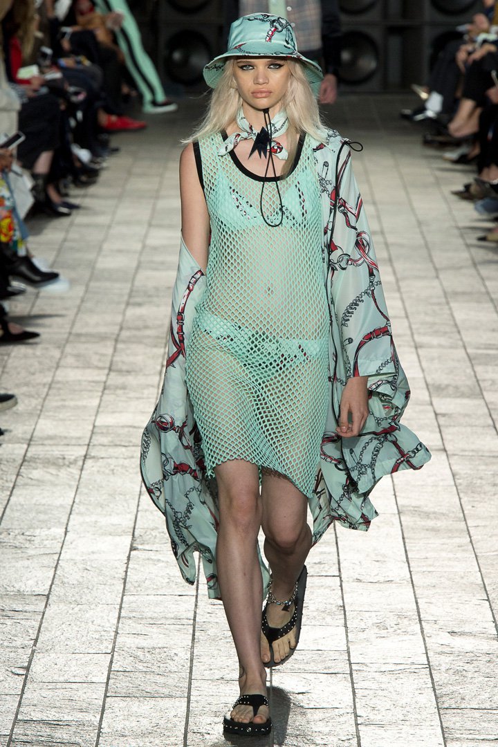 Versus Versace（范瑟丝）2025伦敦时装周时装秀