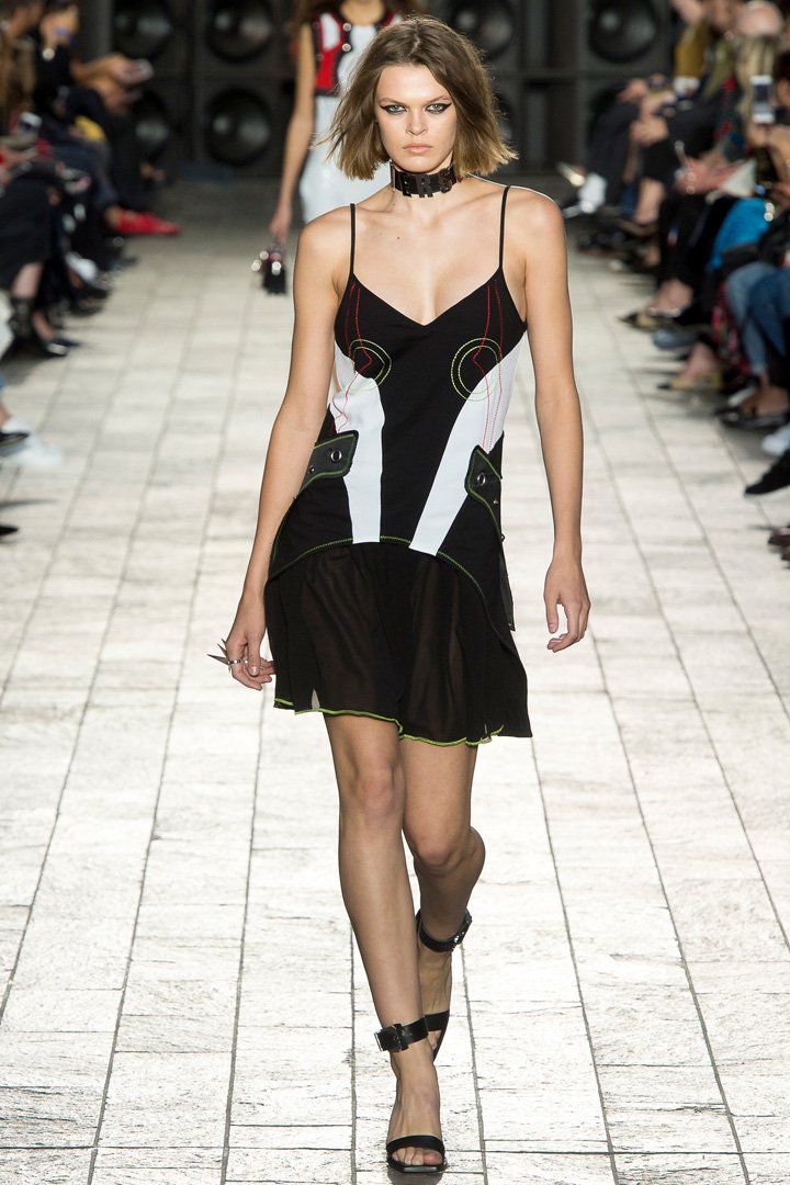 Versus Versace（范瑟丝）2025伦敦时装周时装秀