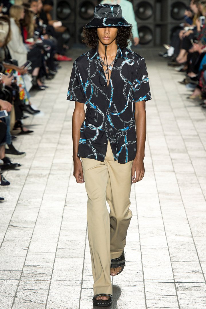 Versus Versace（范瑟丝）2025伦敦时装周时装秀