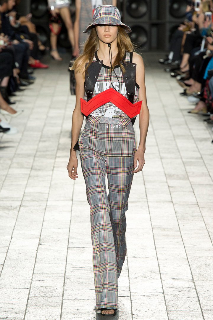 Versus Versace（范瑟丝）2025伦敦时装周时装秀