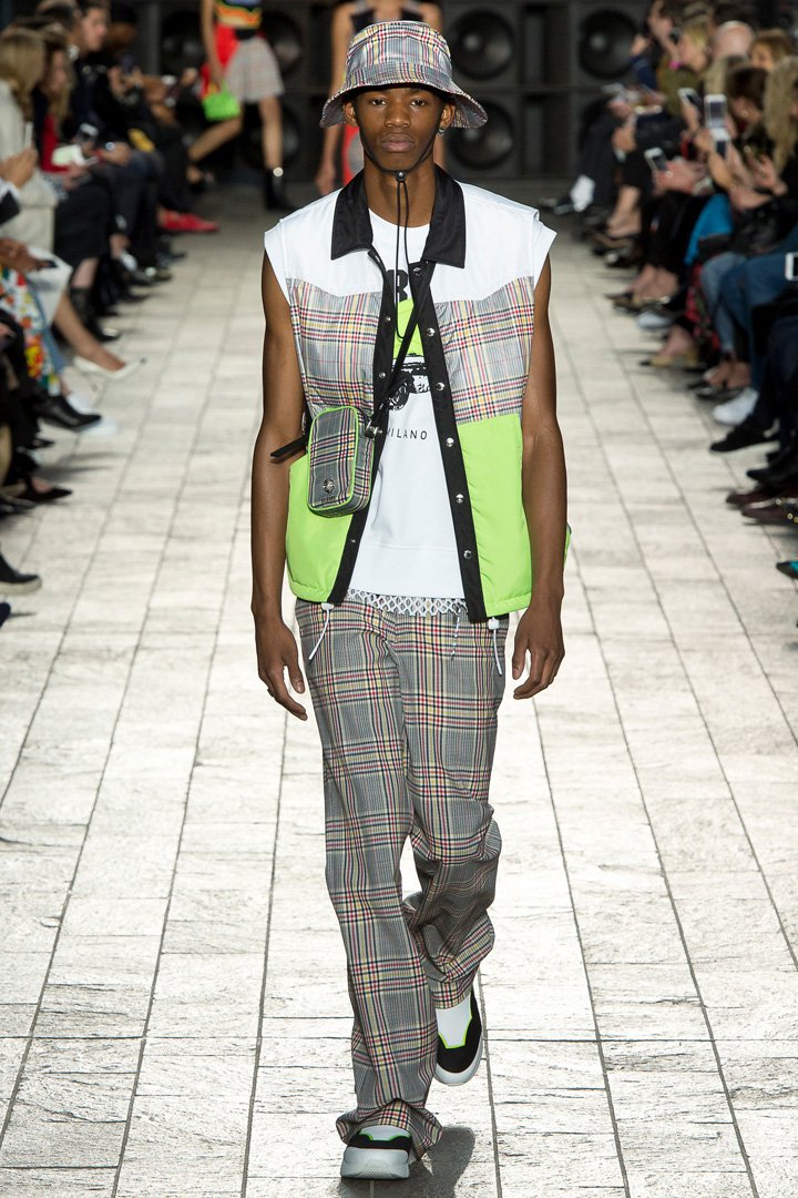 Versus Versace（范瑟丝）2025伦敦时装周时装秀