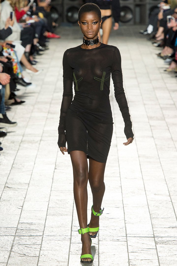 Versus Versace（范瑟丝）2025伦敦时装周时装秀