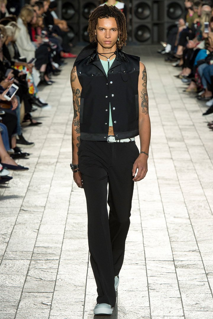 Versus Versace（范瑟丝）2025伦敦时装周时装秀