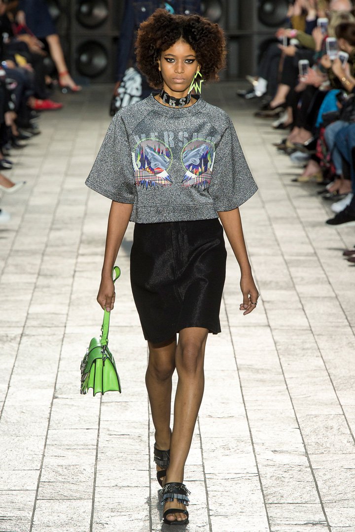 Versus Versace（范瑟丝）2025伦敦时装周时装秀